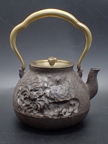 1731e/601C□亀文堂造 鉄瓶 蟹 時代物 煎茶道具 中古良品