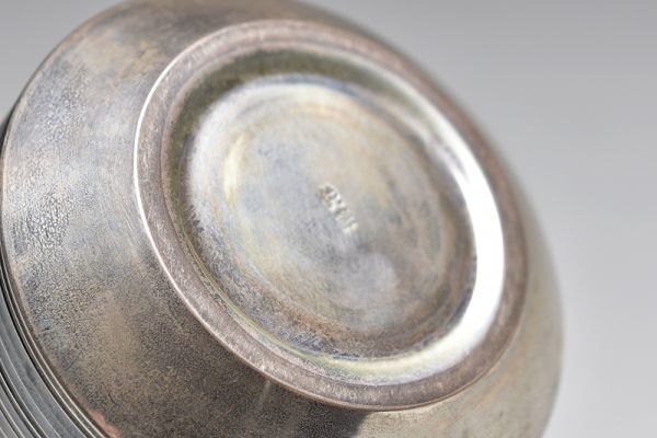 【一眞齋造純銀製「吹雪」糸目文棗116g/共箱】 金工煎茶道具銀器茶具茶入茶壺茶心壺 <Br> 【一眞齋造純銀製「吹雪」糸目文棗116g/共箱】 金工煎茶道具銀器茶具茶入茶壺茶心壺