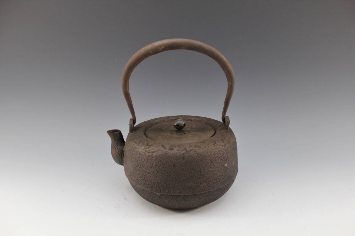 [W] Ryunodoro內蓋式花梢鐵瓶 原文:【和】龍文堂造 内蓋式 花押あり 鉄瓶 