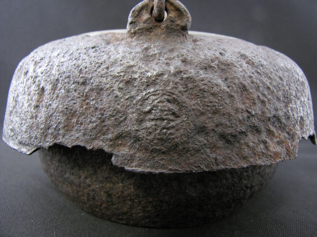 無茶用具KimuHisashido活檢KimuHisashido Odare型鐵壺專家金森TasukuHyoe混凝土只站在標誌Shibukonomi侘寂漏水維修）Ryubundo Kamebundo KimuRyudo Yasuyukikai雨宮隆    原文:金寿堂 尾垂型 鉄瓶 名人 金森佐兵衛造 身在印 渋好み わびさび 水漏れ直しなし 茶道具 金壽堂 検) 龍文堂 亀文堂 金龍堂 安之介 雨宮宗