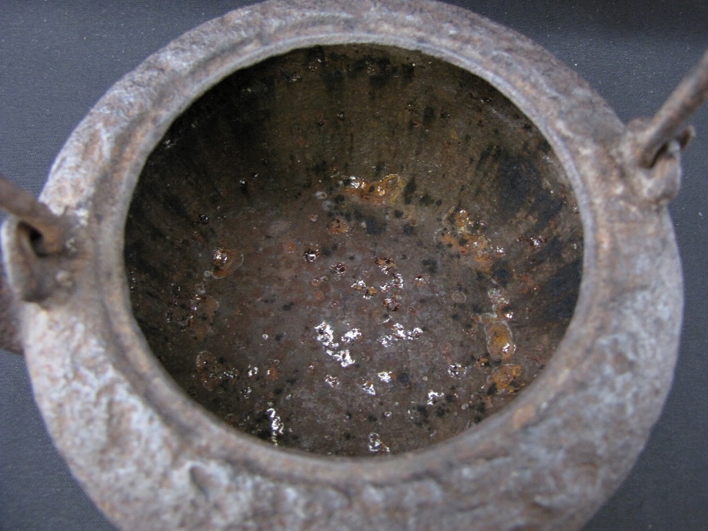 無茶用具KimuHisashido活檢KimuHisashido Odare型鐵壺專家金森TasukuHyoe混凝土只站在標誌Shibukonomi侘寂漏水維修）Ryubundo Kamebundo KimuRyudo Yasuyukikai雨宮隆    原文:金寿堂 尾垂型 鉄瓶 名人 金森佐兵衛造 身在印 渋好み わびさび 水漏れ直しなし 茶道具 金壽堂 検) 龍文堂 亀文堂 金龍堂 安之介 雨宮宗