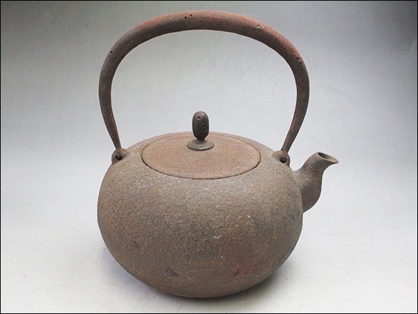 04 11-43289-14鐵瓶石sw字金屬工藝品11    原文:04 11-43289-14 鉄瓶 在銘 卍 金属工芸 仙11