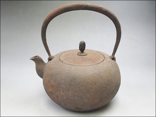 04 11-43289-14鐵瓶石sw字金屬工藝品11    原文:04 11-43289-14 鉄瓶 在銘 卍 金属工芸 仙11