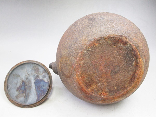 04 11-43289-14鐵瓶石sw字金屬工藝品11    原文:04 11-43289-14 鉄瓶 在銘 卍 金属工芸 仙11