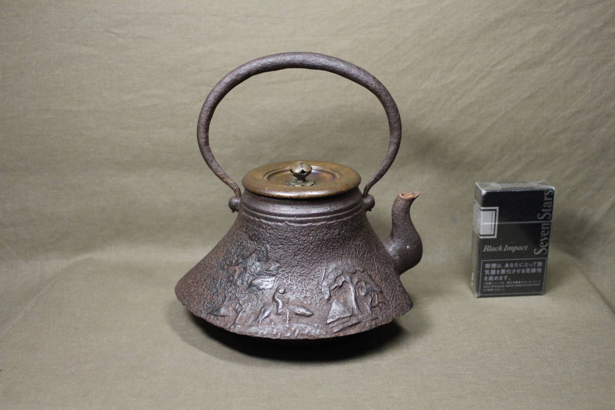 【凜】Ryujido Kozo“Urashima Taro”唐人/海岸地地文亀型瓶 原文:【凛】 龍文堂造 古作 「浦島太郎」 唐人/海辺地文 亀型鉄瓶