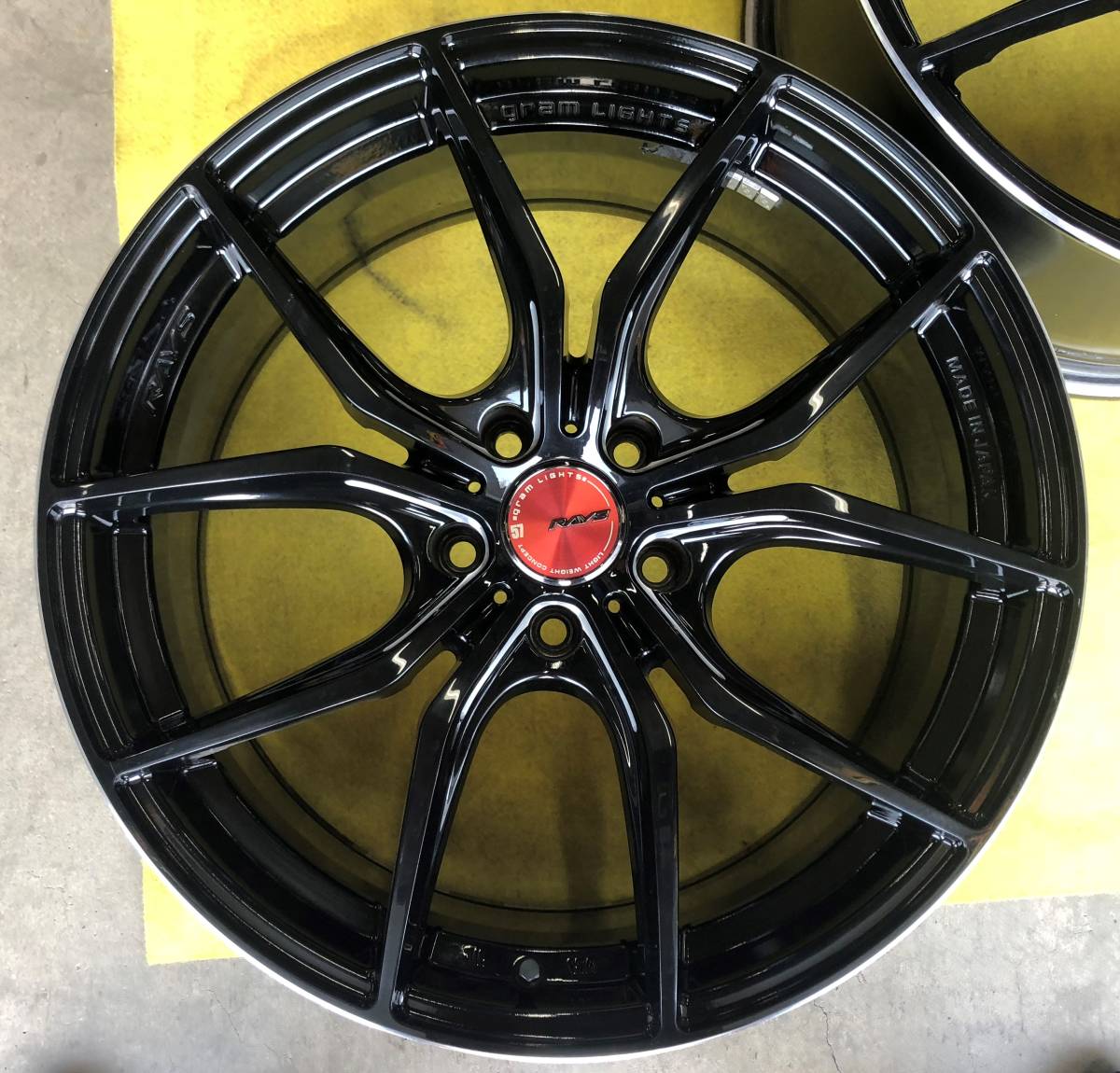 ☆銷售☆RAYS克燈57 FXX提升克☆19英寸114.3 5 H（5孔）8.5 j 9.5 j 4件套    原文:☆　売切り　☆　RAYS　gram LIGHTS 57FXX　レイズ　グラムライツ　☆　19インチ　114.3　5H（5穴）　8.5ｊ　9.5ｊ　４本セット