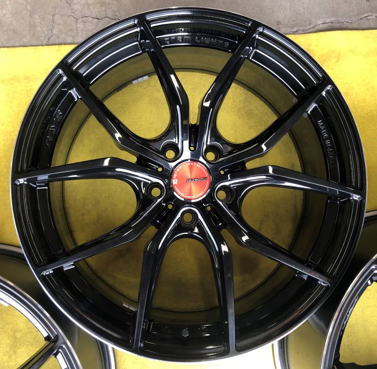 ☆銷售☆RAYS克燈57 FXX提升克☆19英寸114.3 5 H（5孔）8.5 j 9.5 j 4件套    原文:☆　売切り　☆　RAYS　gram LIGHTS 57FXX　レイズ　グラムライツ　☆　19インチ　114.3　5H（5穴）　8.5ｊ　9.5ｊ　４本セット