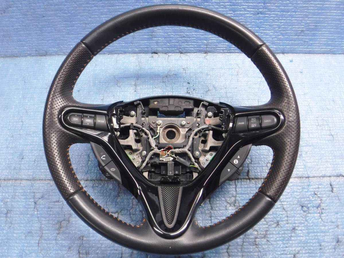 Fit穿梭GP2真皮方向盤手柄橙色針腳    原文:フィットシャトル GP2 純正 レザー ステアリング ハンドル　オレンジステッチ