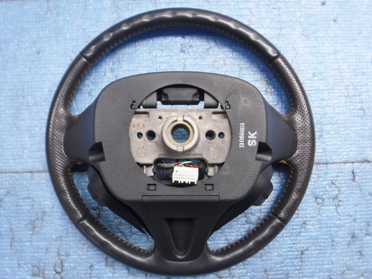 Fit穿梭GP2真皮方向盤手柄橙色針腳    原文:フィットシャトル GP2 純正 レザー ステアリング ハンドル　オレンジステッチ