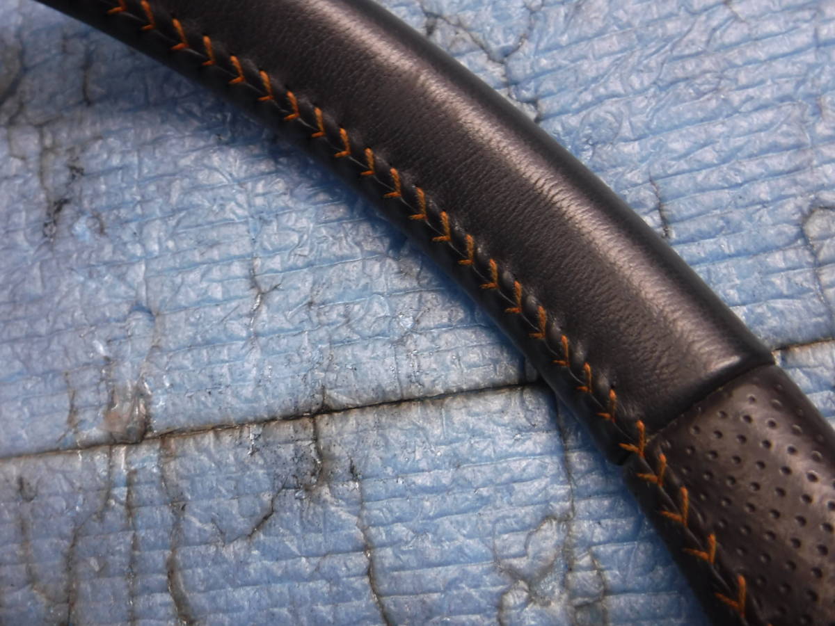 Fit穿梭GP2真皮方向盤手柄橙色針腳    原文:フィットシャトル GP2 純正 レザー ステアリング ハンドル　オレンジステッチ