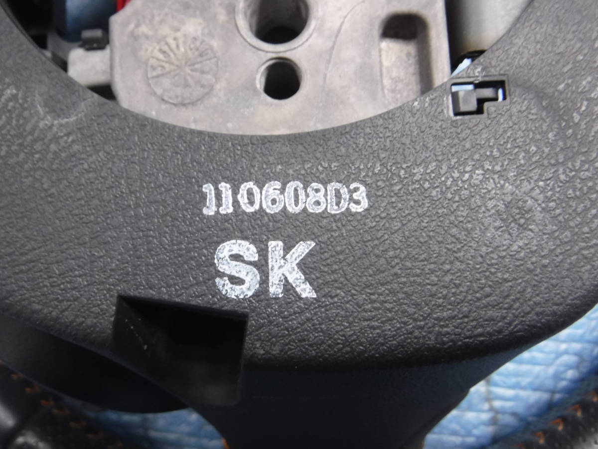 Fit穿梭GP2真皮方向盤手柄橙色針腳    原文:フィットシャトル GP2 純正 レザー ステアリング ハンドル　オレンジステッチ