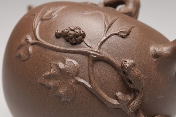 【 在款 葡萄 栗鼠文 紫砂壺 合箱 】 中國宜興 唐物 煎茶道具 茶具 朱泥 急須 原文:【 在款 葡萄 栗鼠文 紫砂壺 合箱 】 中國宜興 唐物 煎茶道具 茶具 朱泥 急須