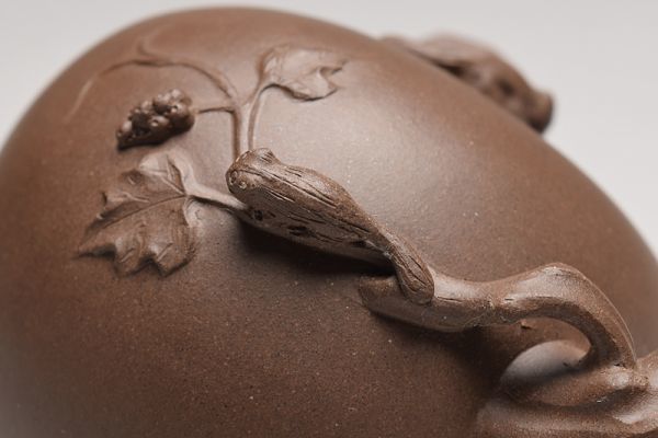 【 在款 葡萄 栗鼠文 紫砂壺 合箱 】 中國宜興 唐物 煎茶道具 茶具 朱泥 急須 原文:【 在款 葡萄 栗鼠文 紫砂壺 合箱 】 中國宜興 唐物 煎茶道具 茶具 朱泥 急須