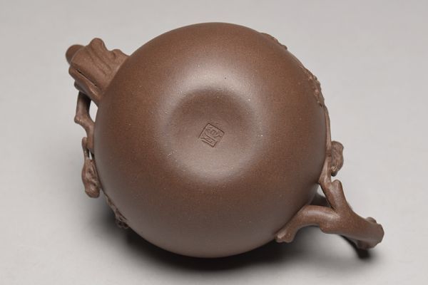 【 在款 葡萄 栗鼠文 紫砂壺 合箱 】 中國宜興 唐物 煎茶道具 茶具 朱泥 急須 原文:【 在款 葡萄 栗鼠文 紫砂壺 合箱 】 中國宜興 唐物 煎茶道具 茶具 朱泥 急須