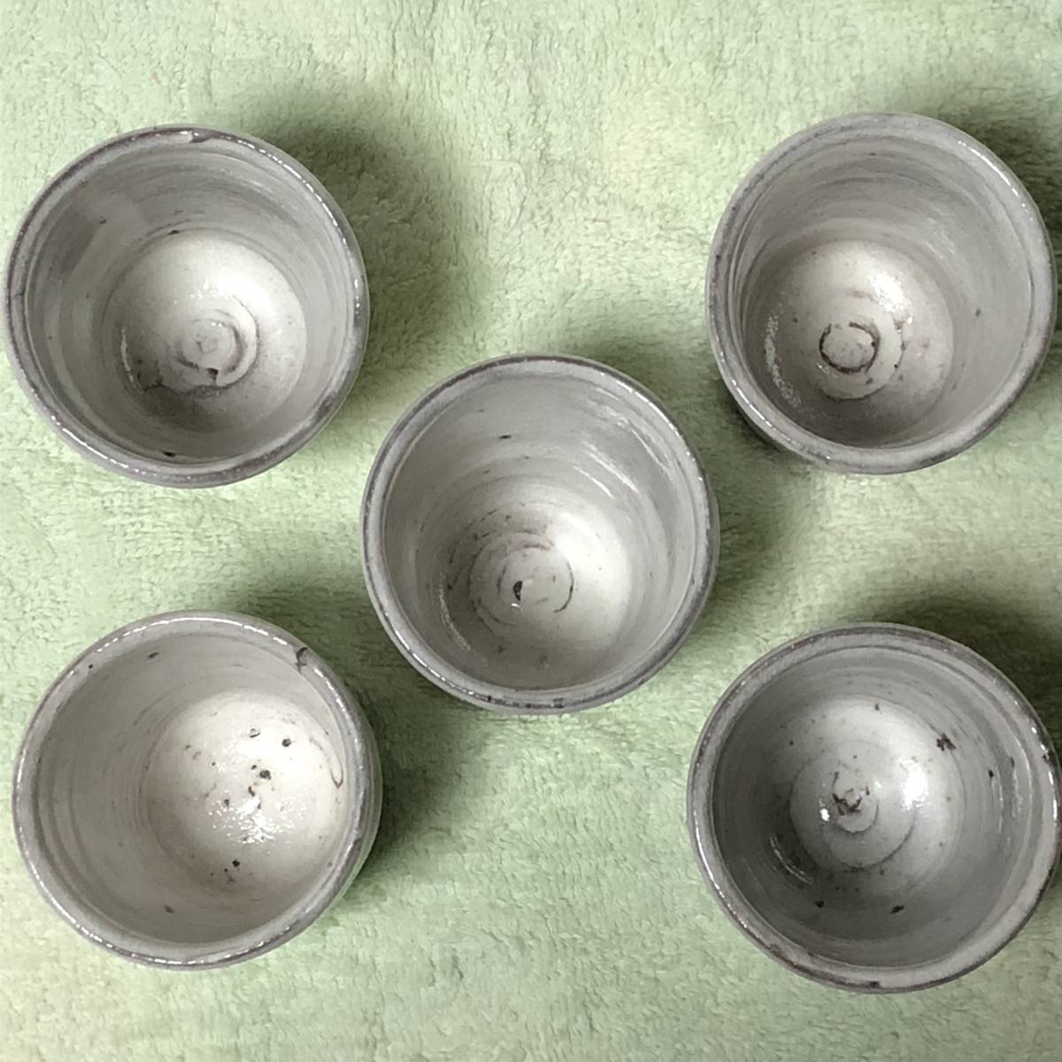 Kondo Eihiro除塵杯5位客人用一箱最佳狀態    原文:近藤精宏 粉引 湯呑み ５客 共箱付き 状態最良