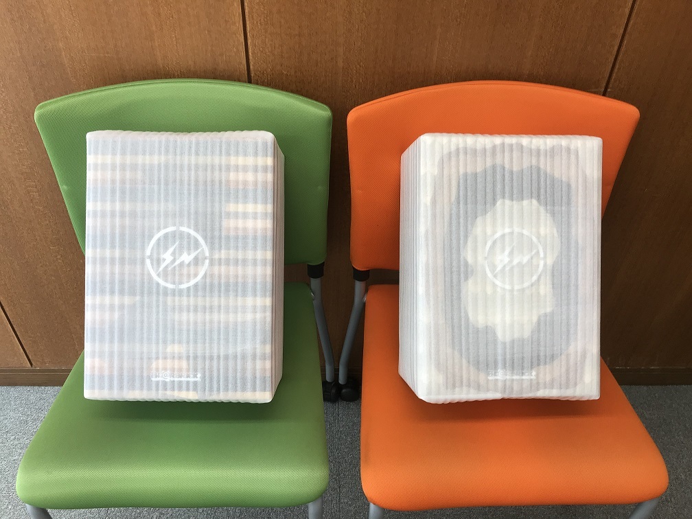 新文章未開封BE @ RBRICK Karimoku fragmentdesign 2 body set MEDICOM TOY EXHIBITION '18舉行紀念商品[Medicom玩具熊磚] 原文:新品 未開封 BE@RBRICK カリモク fragmentdesign 2体セット MEDICOM TOY EXHIBITION '18開催記念商品【メディコムトイ ベアブリック】