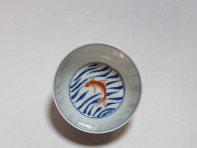 唐物染付 赤絵 魚図 盃 大清康煕年製 二重丸銘 中国古玩 b91 原文:唐物染付 赤絵 魚図 盃 大清康煕年製 二重丸銘 中国古玩 b91