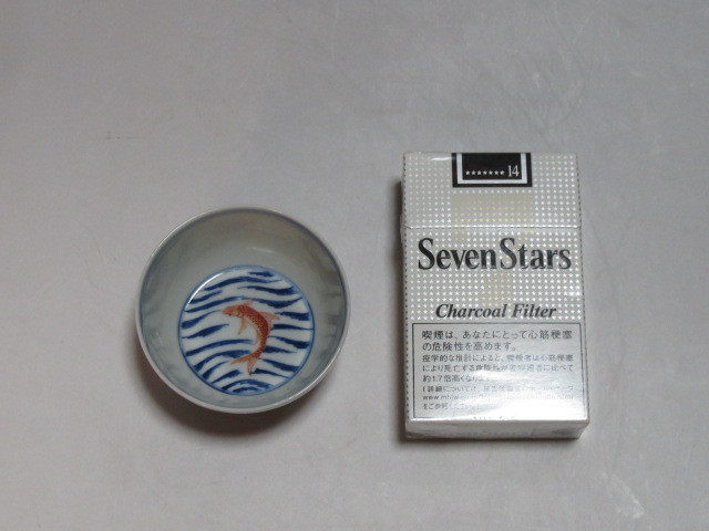 唐物染付 赤絵 魚図 盃 大清康煕年製 二重丸銘 中国古玩 b91 原文:唐物染付 赤絵 魚図 盃 大清康煕年製 二重丸銘 中国古玩 b91