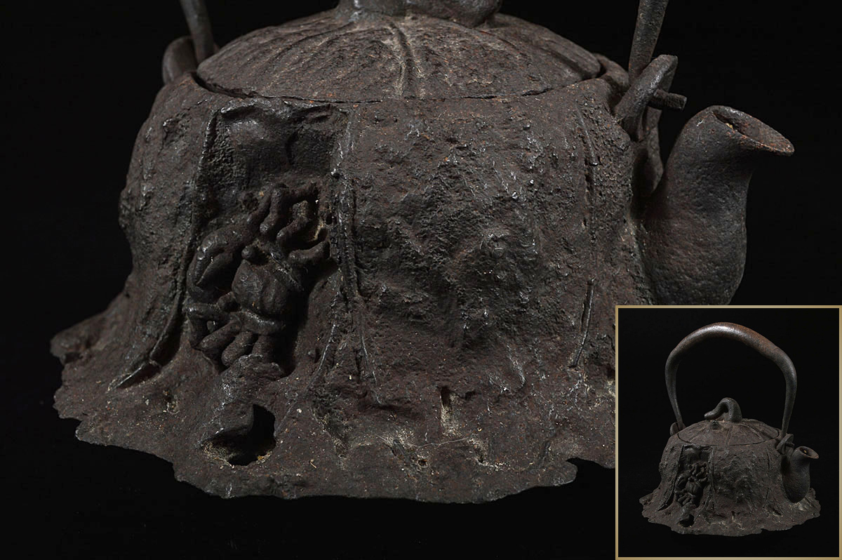 【雲】釜師名人上田照房造 蟹蛙彫刻蓮形鉄瓶 本体銘有 古美術品B4624 原文:【雲】釜師名人上田照房造 蟹蛙彫刻蓮形鉄瓶 本体銘有 古美術品B4624