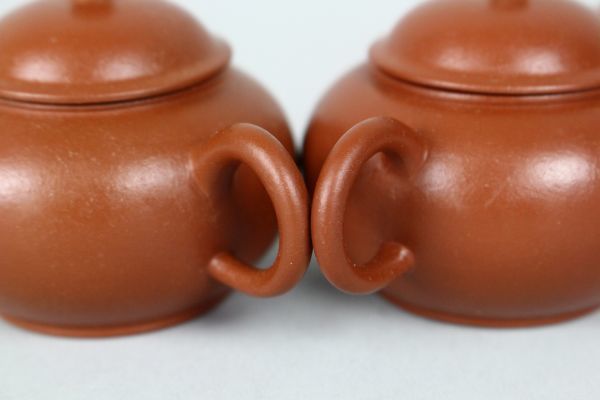 a1012 Jishinki Megomenji製作硃砂茶汁雙茶工具 原文:a1012 荊渓恵孟臣製 朱泥 急須 一対 煎茶道具