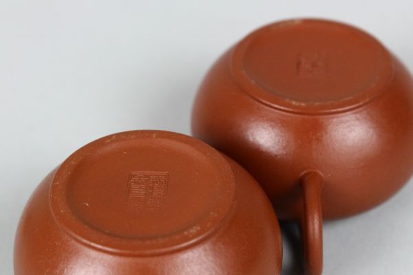 a1012 Jishinki Megomenji製作硃砂茶汁雙茶工具 原文:a1012 荊渓恵孟臣製 朱泥 急須 一対 煎茶道具
