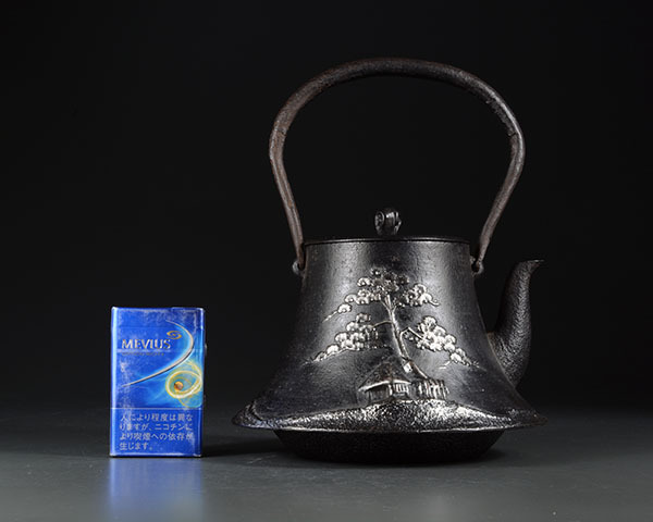 【加法】1651e時代茶道南部蘇留山山莊山松圖富士異形鐵瓶/輸液茶具鐵瓶 原文:【加】1651e 時代 茶道具 南部 盛栄堂 山家山水松図富士形鉄瓶 / 煎茶道具 鉄瓶