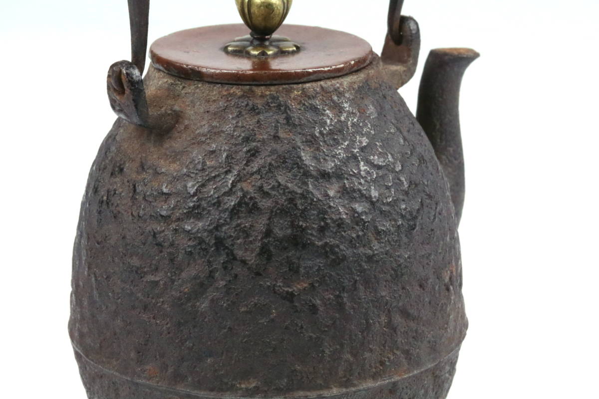 【春】金寿堂造岩肌地紋豆鉄瓶 共箱 K-20    原文:【春】金寿堂造岩肌地紋豆鉄瓶 共箱 K-20