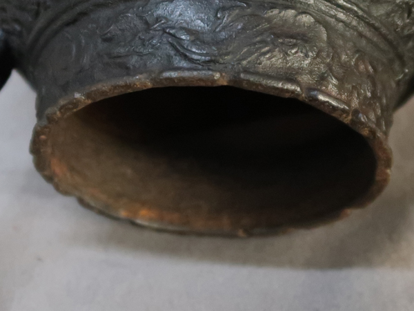 ● 鉄瓶 龍文堂造 獣口 饕餮文 宝珠型 ●    原文:● 鉄瓶 龍文堂造 獣口 饕餮文 宝珠型 ●