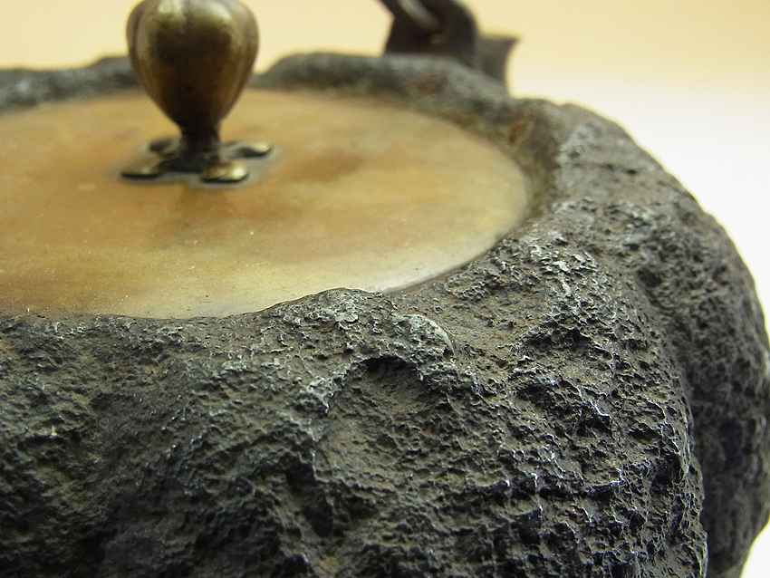 SABI龍文堂造 南瓜形鉄瓶 在刻銘煎茶 湯沸 岩肌 阿古陀 原文:SABI龍文堂造 南瓜形鉄瓶 在刻銘煎茶 湯沸 岩肌 阿古陀