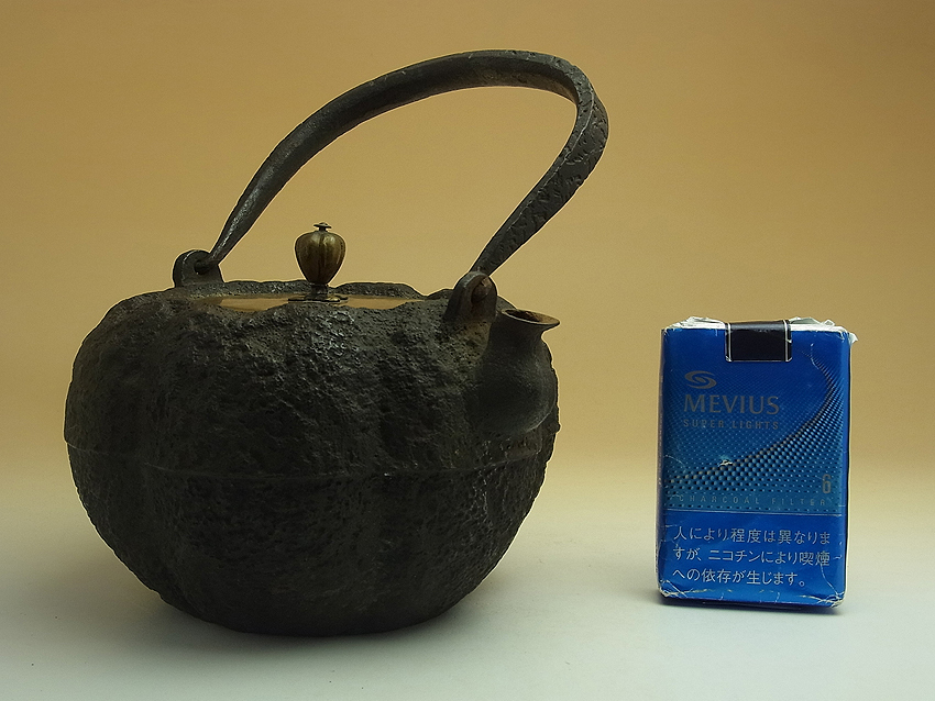 SABI龍文堂造 南瓜形鉄瓶 在刻銘煎茶 湯沸 岩肌 阿古陀 原文:SABI龍文堂造 南瓜形鉄瓶 在刻銘煎茶 湯沸 岩肌 阿古陀