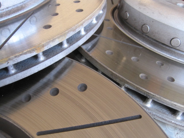     原文: BMW純正★ M Performance 18インチ ブレーキ システム レッド F30 F31 F36 F3・・・中古品