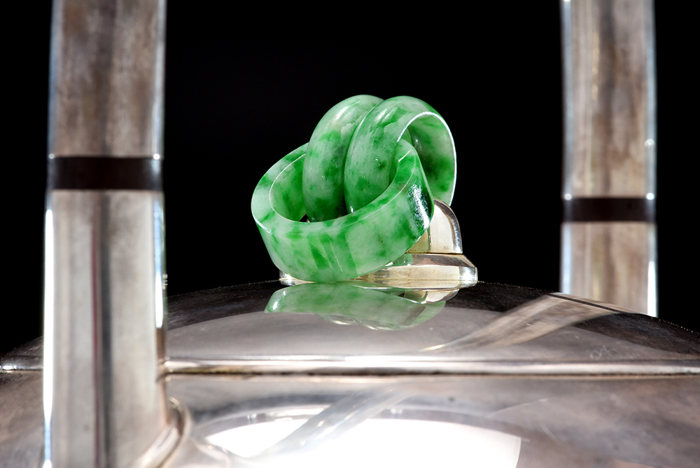 原文:【夢工房】 初代 竹影堂 栄真造 純銀 翡翠環摘 周尺 模様 彫刻 砲口 土器式 銀瓶 湯沸 共箱 630g 0085