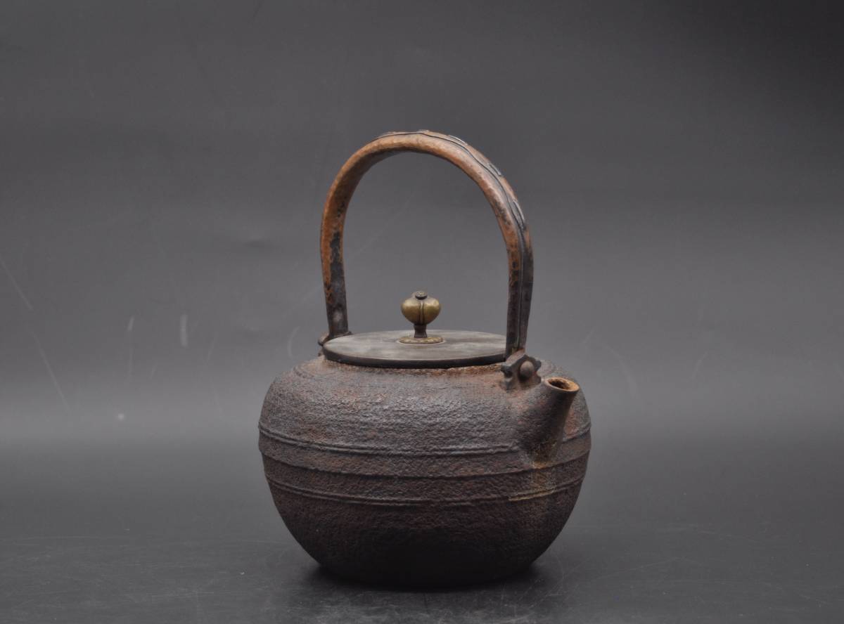     原文:金寿堂造 銅弦 砲口鉄瓶 銅蓋 在銘 時代煎茶道具 鉄壺 湯沸 YK18026