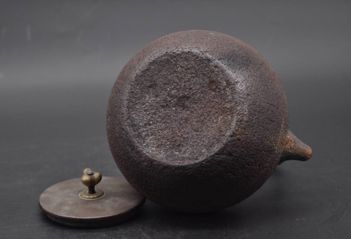     原文:金寿堂造 銅弦 砲口鉄瓶 銅蓋 在銘 時代煎茶道具 鉄壺 湯沸 YK18026