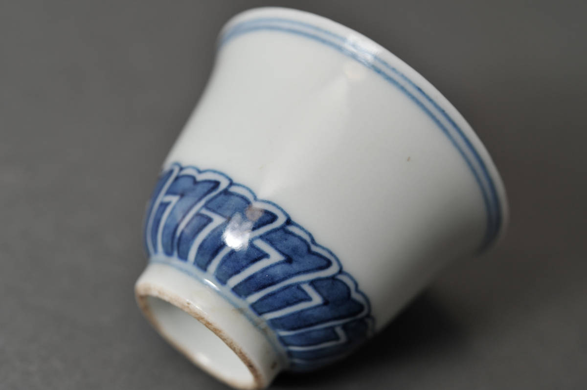     原文:【SBCB】81004　成化年製款　青花杯5客　箱付