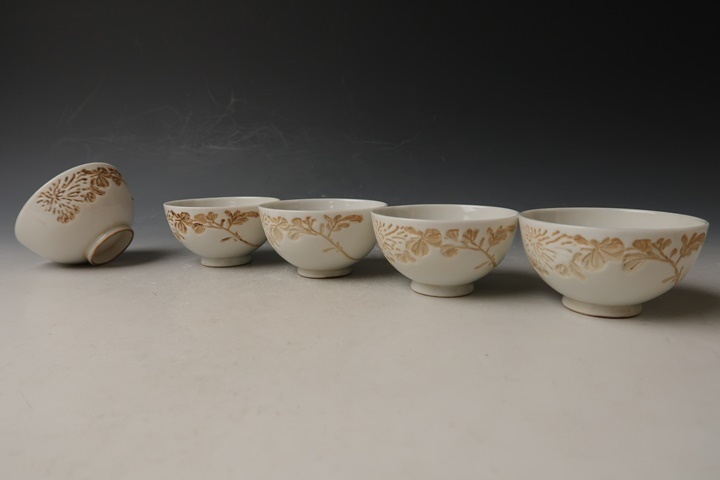 【遅日亭】出石焼 白磁 菊花彫 煎茶碗 5客 煎茶道具 n4151h