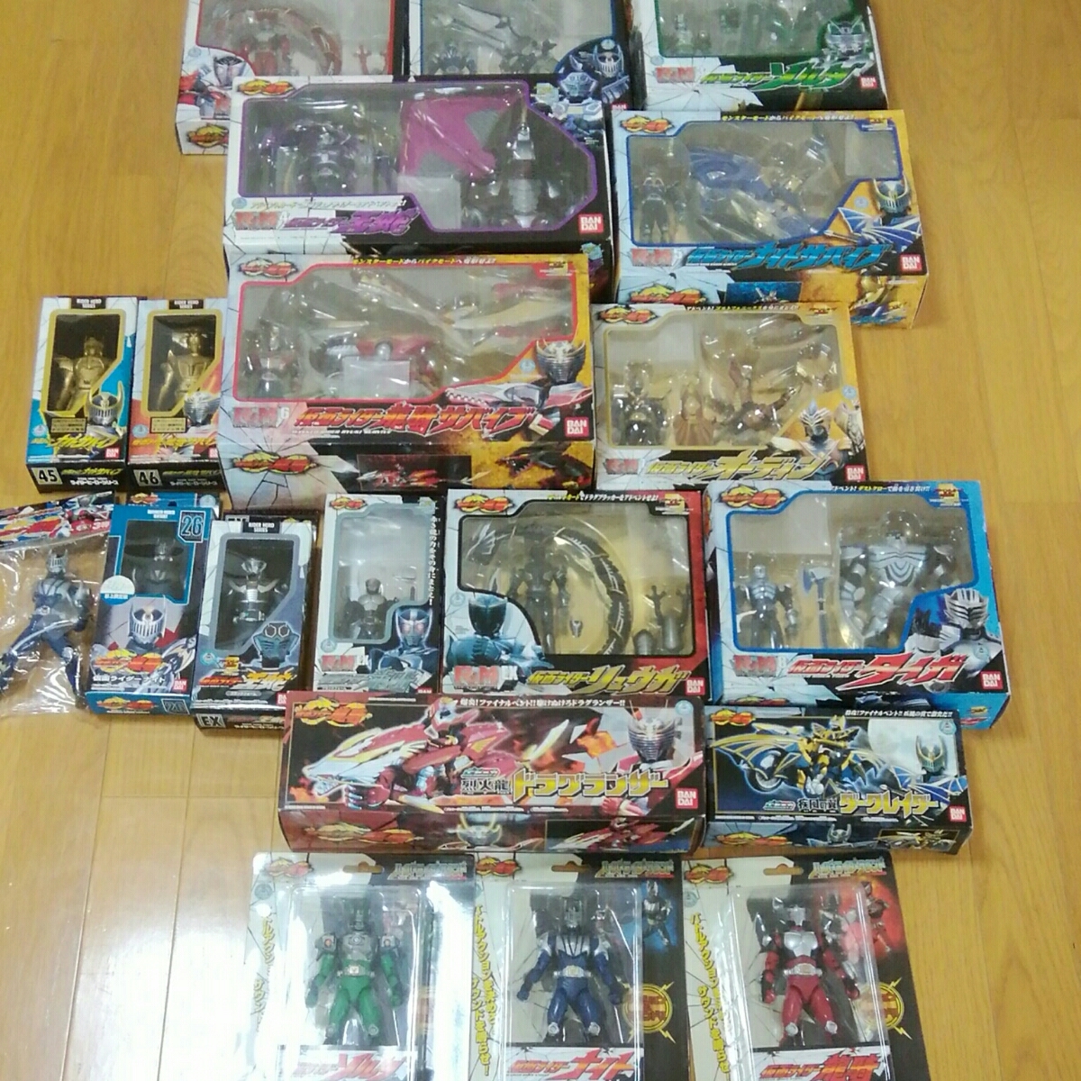 \1000スタートまとめ処分!バンダイ仮面ライダー龍騎R&Mシリーズ、ポピニカ、ヒーローシリーズソフビ等玩具20点(開封済み未使用品)