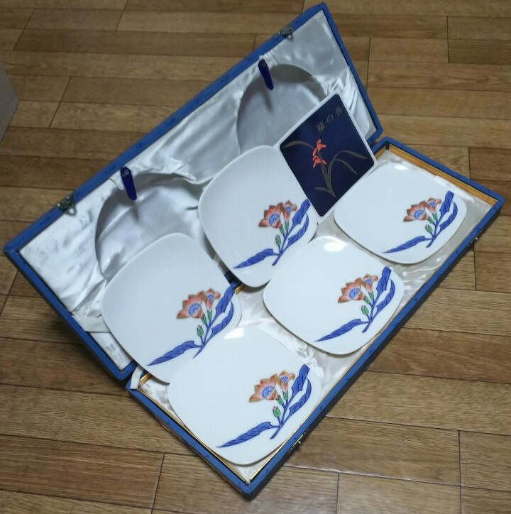 香蘭社 蘭の香 皿 銘々皿 銘々皿揃 四角皿 小皿 プレート 5枚 セット 新品 未使用 陶器 金彩 花 四角 正方形 取皿 食器 和食器 茶道具 箱付